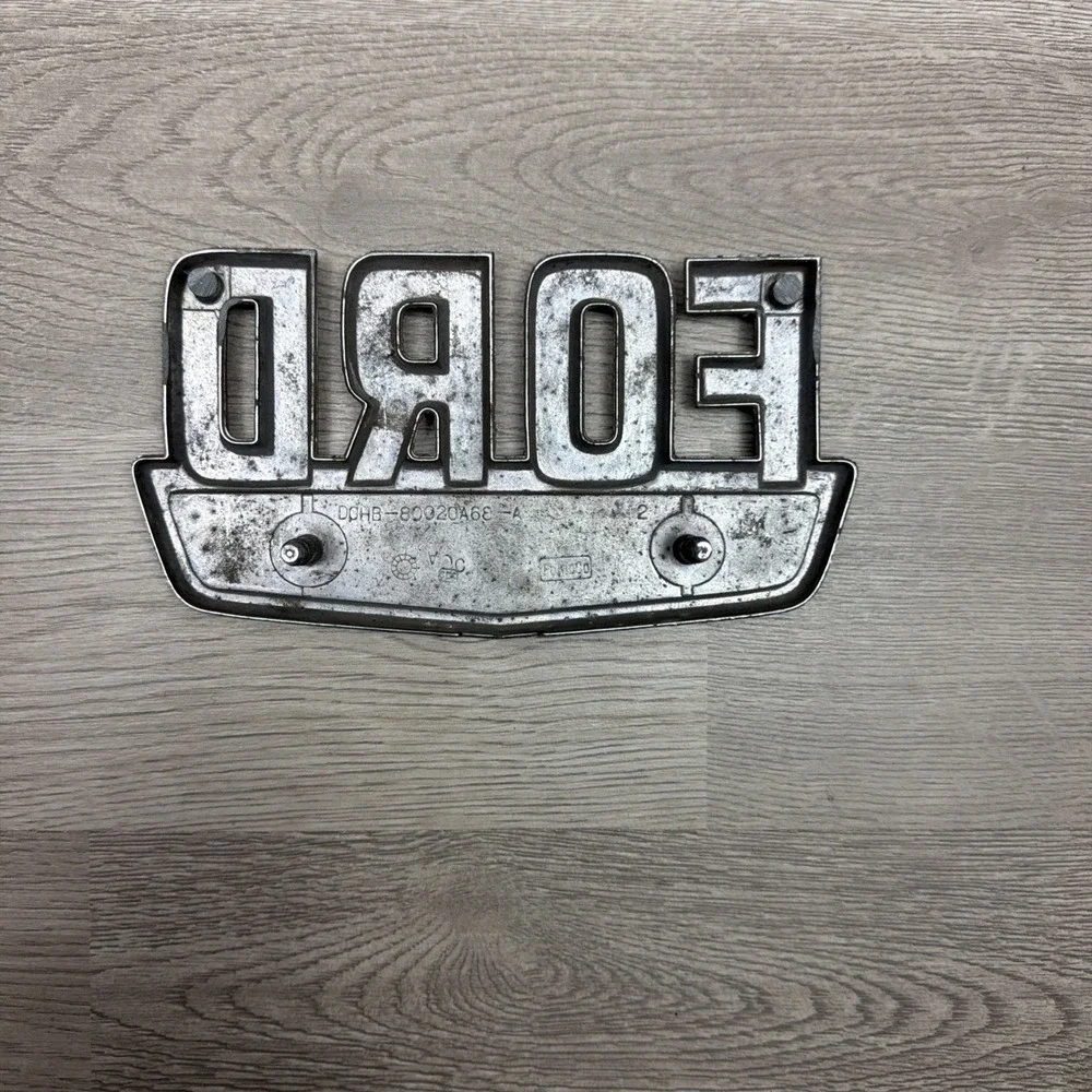 Vintage‎ OEM Genuine Ford 800 Emblem DOHB-80020A68-A